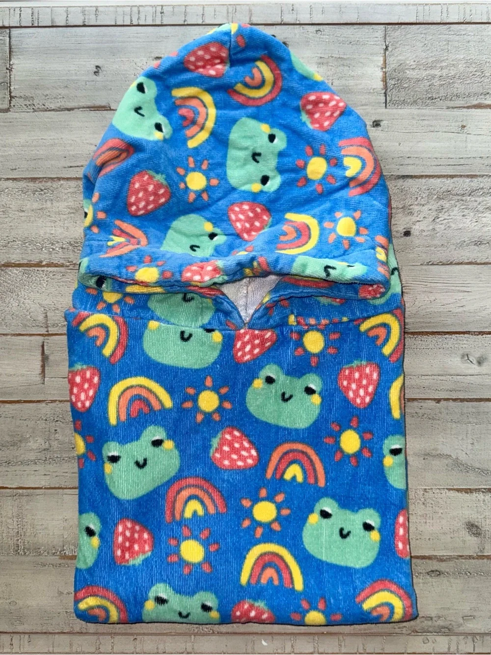 Kids Towel Poncho with Hood One Size Rainbows & frogs EUC